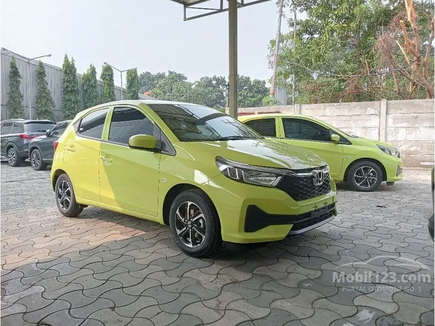 Jual Mobil Honda Brio 2023 E Satya 1.2 di Jawa Barat Automatic Hatchback Kuning Rp 157.900.000