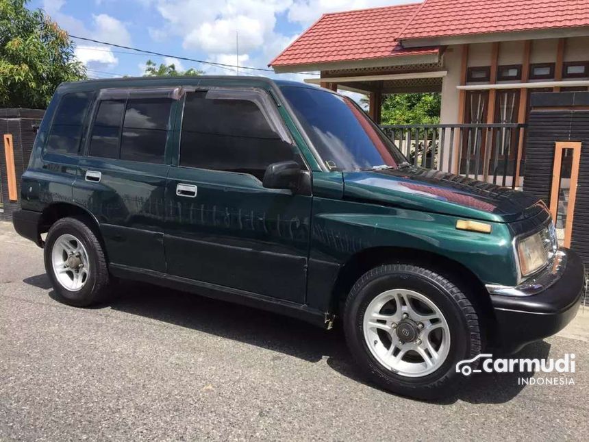 Suzuki escudo 2000 model