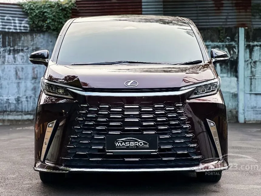 2025 Lexus LM 350h 7 Seater MPV