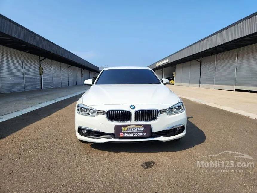 Jual Mobil BMW 320i 2018 Luxury 2.0 di DKI Jakarta Automatic Sedan Putih Rp 380.000.000