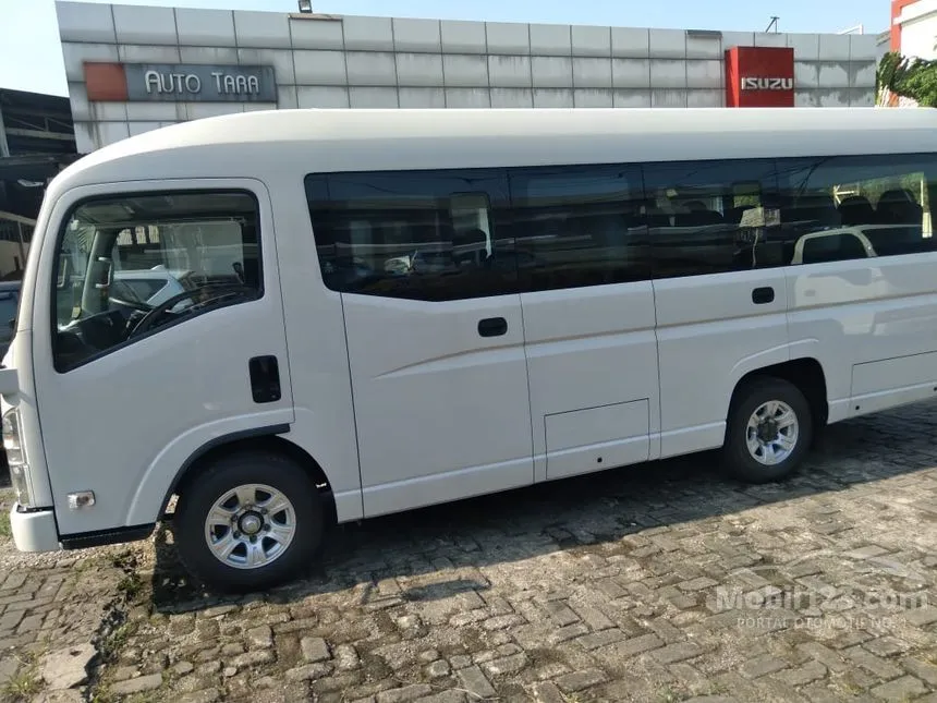2022 Isuzu Elf NLR 55 BLX Minibus