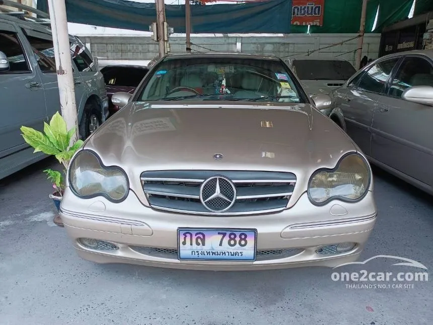 2002 Mercedes-Benz C200 Kompressor Avantgarde Sedan