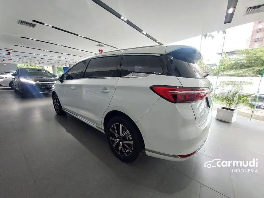 2024 BYD M6 EV Superior Wagon