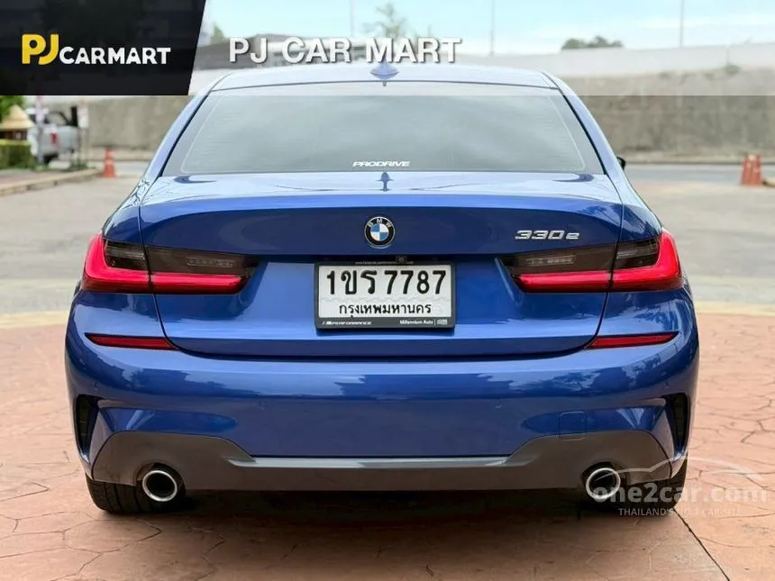 2021 BMW 330e M Sport Sedan
