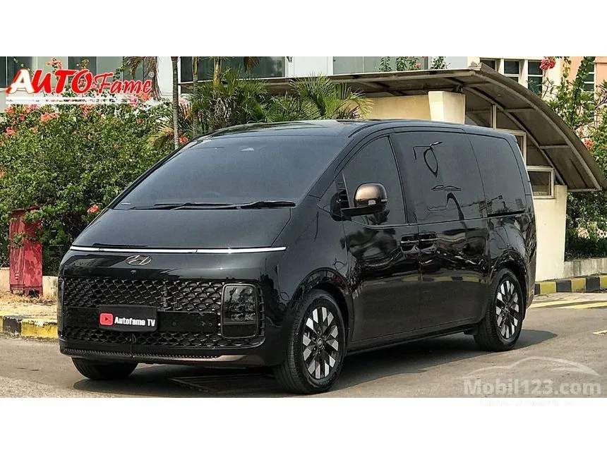 Jual Mobil Hyundai Staria 2021 Signature 7 2.2 di DKI Jakarta Automatic MPV Hitam Rp 655.000.000