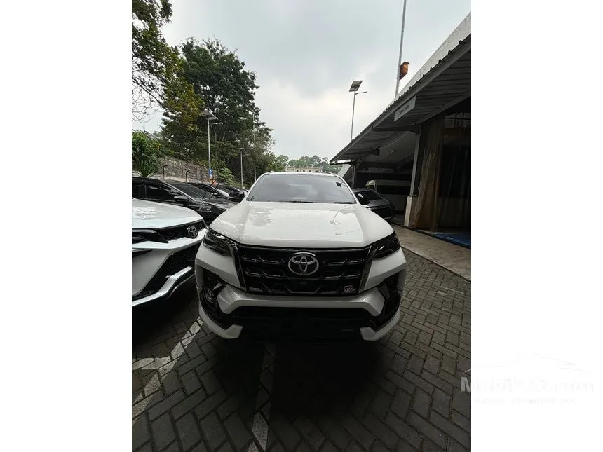 Jual Mobil Toyota Fortuner 2024 GR Sport 4X4 2.8 di Jawa Barat Automatic SUV Putih Rp 604.950.000