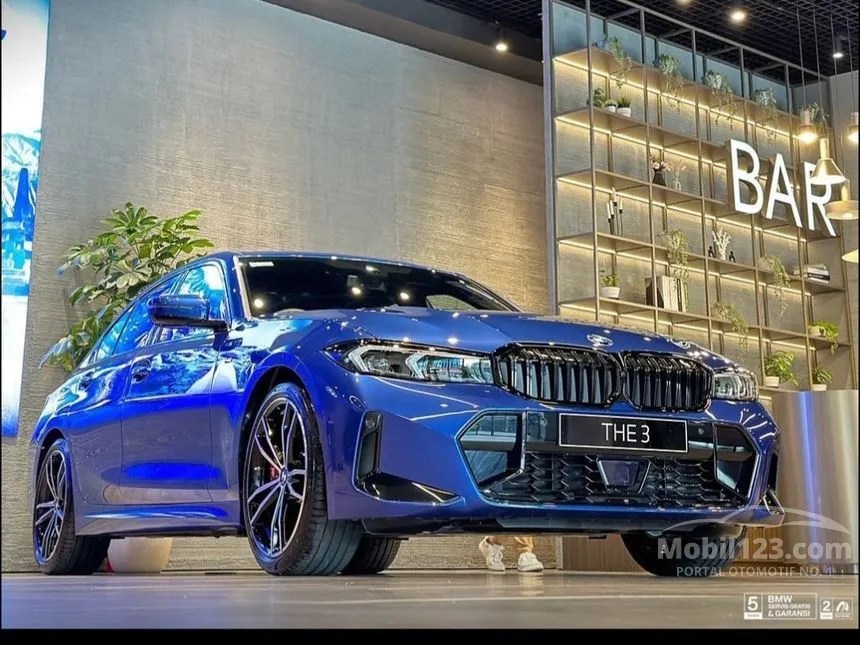 Jual Mobil BMW 330i 2024 M Sport Pro 2.0 di DKI Jakarta Automatic Sedan Biru Rp 1.140.000.000