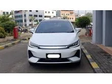 2025 BYD M6 0.0 Superior Captain 6-seater MPV putih