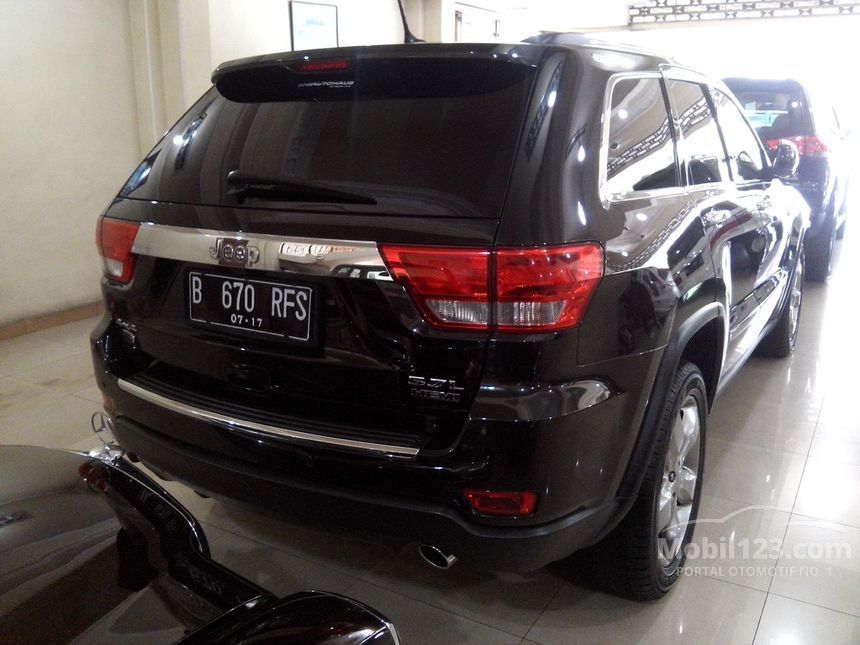 Jual Mobil  Jeep  Grand Cherokee 2011 5 7 di Jawa  Timur  