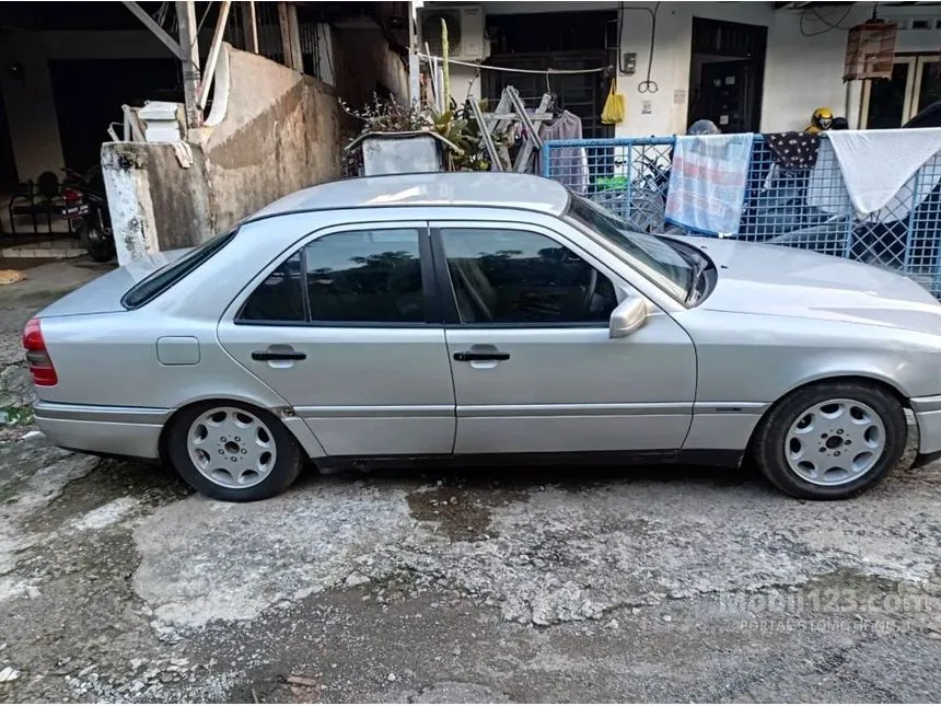 1996 Mercedes-Benz C200 Sedan
