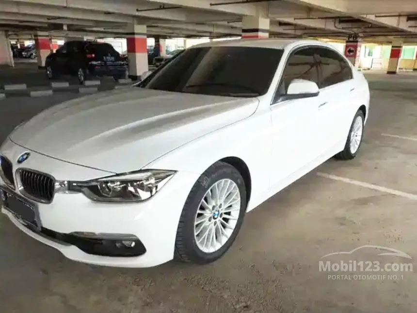 Jual Mobil BMW 320i 2018 Luxury 2.0 di DKI Jakarta Automatic Sedan Putih Rp 370.000.000