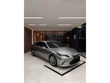 2023 Lexus ES 300h 2.5 Ultra Luxury Sedan Odo 16 Rbuan (TERMURAH)