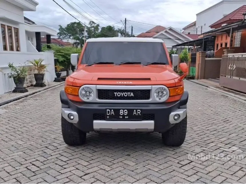 Jual Mobil Toyota FJ Cruiser 2014 4.0 di Kalimantan Selatan Automatic SUV Orange Rp 1.750.000.000