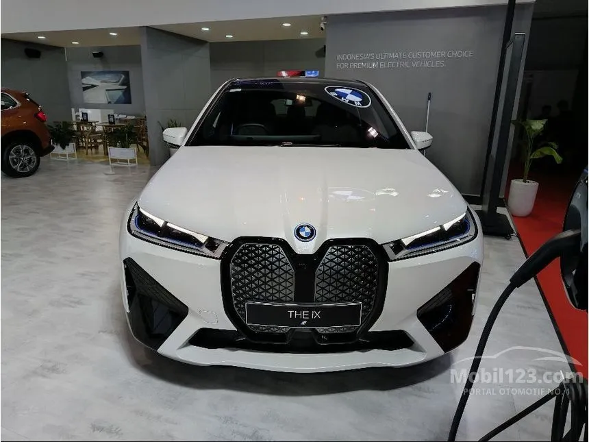 Jual Mobil BMW iX 2024 Sport xDrive50 di DKI Jakarta Automatic Wagon Putih Rp 2.665.000.000