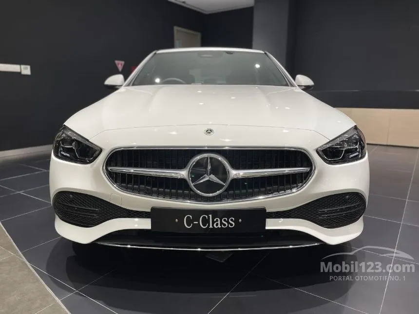 2025 Mercedes-Benz C200 Avantgarde Line Sedan