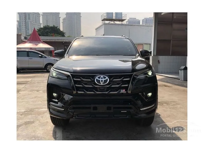 Jual Mobil Toyota Fortuner 2024 GR Sport 2.8 di Banten Automatic SUV Hitam Rp 605.000.000