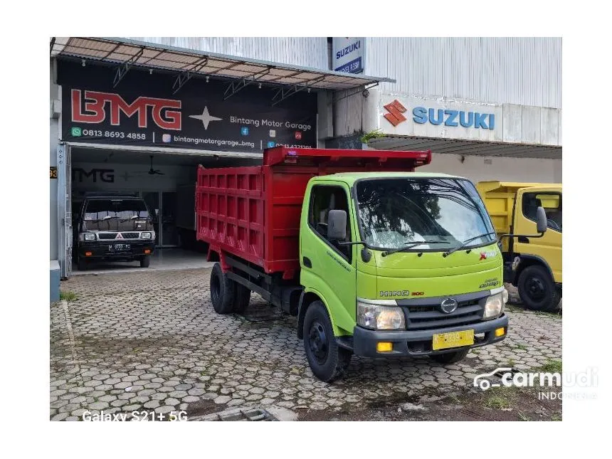 2017 Hino Dutro Trucks