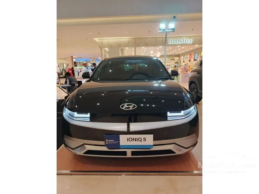 Jual Mobil Hyundai IONIQ 5 2024 Long Range Signature di Banten Automatic Wagon Hitam Rp 690.000.000