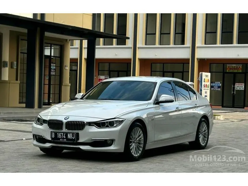 2014 BMW 320i Luxury Sedan