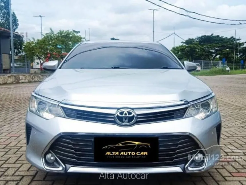 Jual Mobil Toyota Camry 2015 V 2.5 di Banten Automatic Sedan Silver Rp 235.000.000