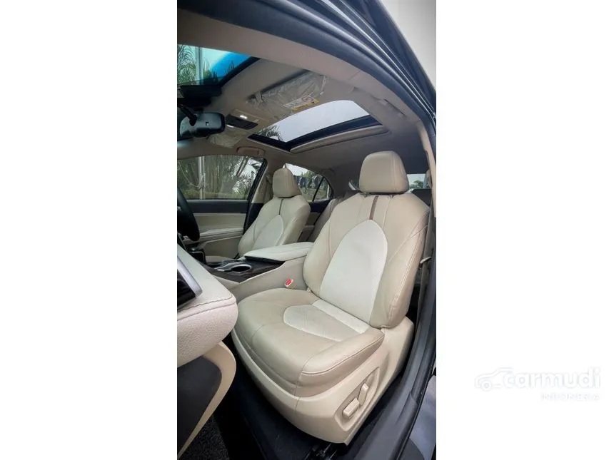 2019 Toyota Camry V Sedan
