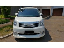 Toyota Nav1 2.0 V Lux AT - Putih - 2013 - Best Car