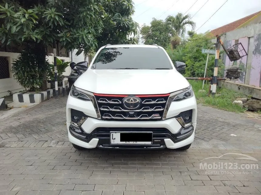 Jual Mobil Toyota Fortuner 2021 TRD 2.4 di Jawa Timur Automatic SUV Putih Rp 475.000.000