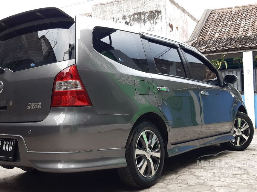 Jual Mobil Nissan Grand Livina 2012 Highway Star Autech 1 