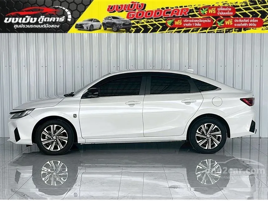 2022 Toyota Yaris Ativ Premium Luxury Sedan