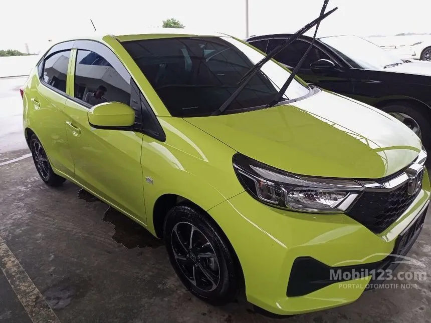 Jual Mobil Honda Brio 2024 E Satya 1.2 di Banten Automatic Hatchback Kuning Rp 183.000.000