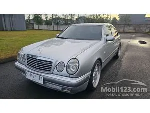 1997 Mercedes-Benz E320 3.2 Sedan