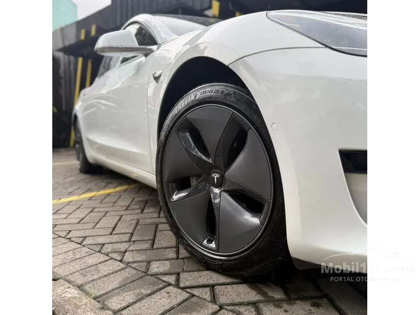 2020 Tesla Model 3 Standard Range Plus Sedan