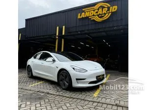 2020 Tesla Model 3 Standard Range Plus Sedan