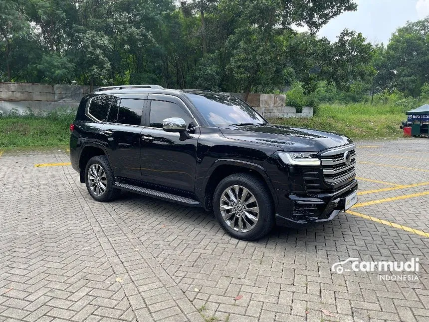2023 Toyota Land Cruiser 300 VX-R (Premium Colour) SUV