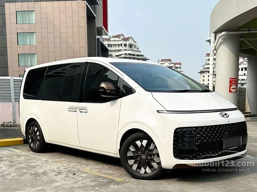 Jual Mobil Hyundai Staria 2022 Signature 7 2.2 di DKI Jakarta Automatic Wagon Putih Rp 745.000.000