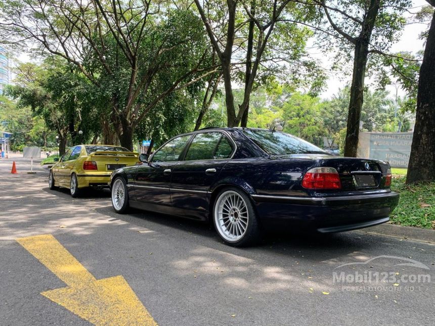 2001 BMW 728i Sedan