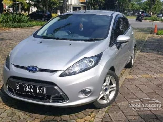 Ford Mobil Tahun 2013-2013 bekas dijual di Jabodetabek 