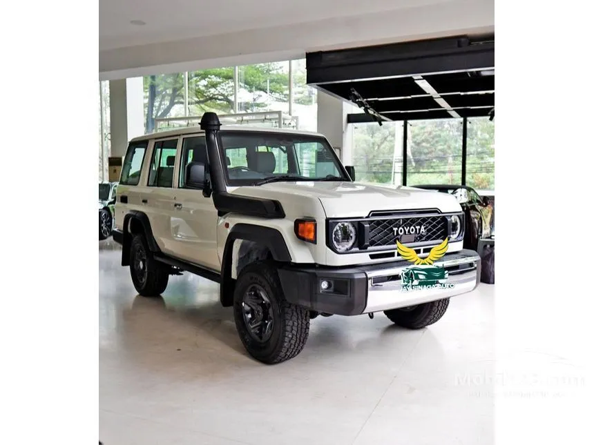 Jual Mobil Toyota Land Cruiser 2024 70 GXL 2.8 di DKI Jakarta Automatic SUV Putih Rp 2.300.000.000