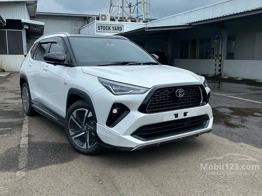 Jual Mobil Toyota Yaris Cross 2024 S HV with GR Parts Aero Pkg(Prem Clr) 1.5 di Jawa Timur Automatic SUV Putih Rp 330.000.000