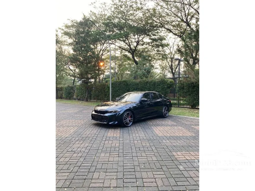 Jual Mobil BMW 330i 2023 M Sport Pro 2.0 di Banten Automatic Sedan Hitam Rp 945.000.000