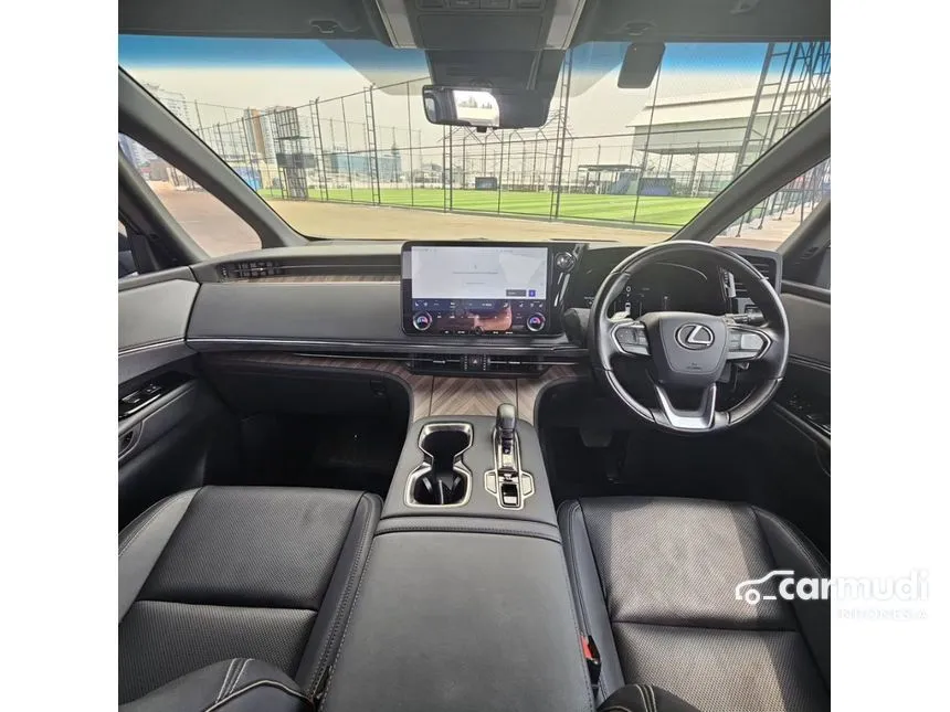 2023 Lexus LM 350h 7 Seater MPV