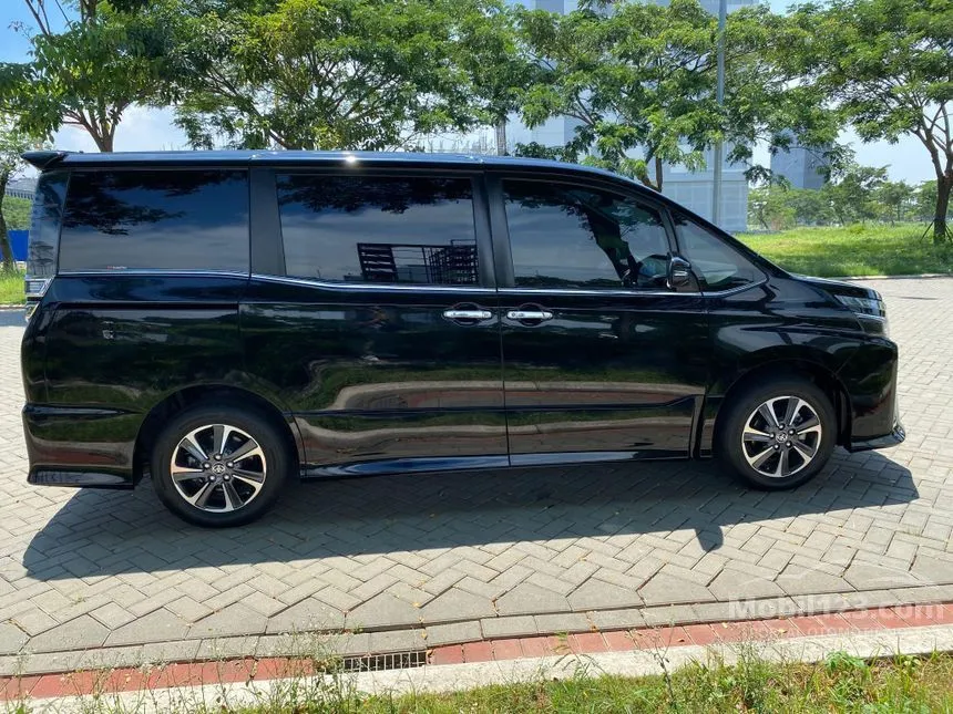 2019 Toyota Voxy MPV