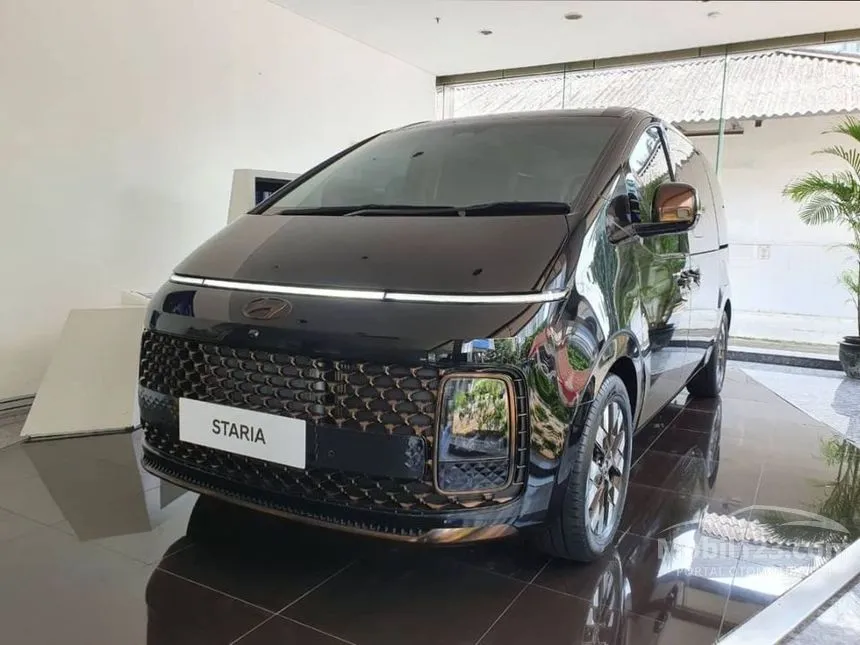 Jual Mobil Hyundai Staria 2024 Signature 7 2.2 di Jambi Automatic Wagon Hitam Rp 1.030.000.000
