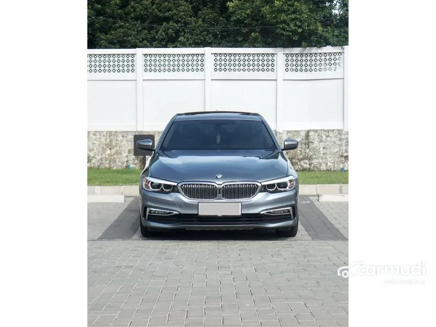 2018 BMW 530i Luxury Sedan