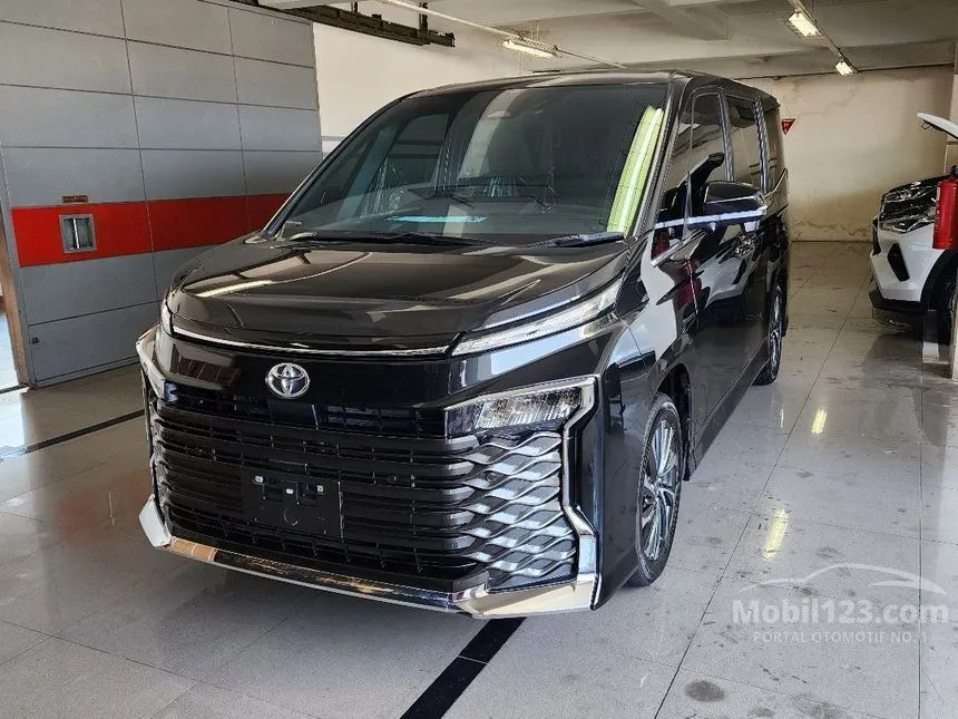 Jual Mobil Toyota Voxy 2024 2.0 di Banten Automatic Van Wagon Hitam Rp 609.999.000