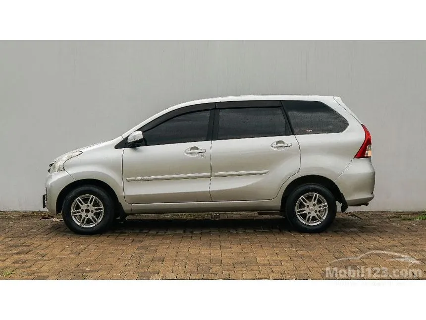 2014 Daihatsu Xenia R Deluxe MPV