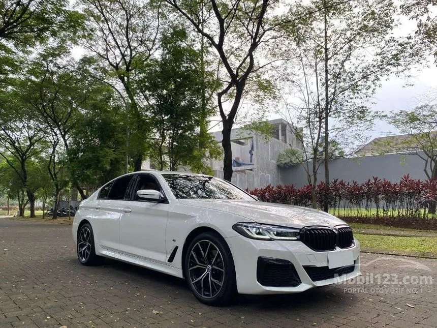Jual Mobil BMW 530i 2023 M Sport 2.0 di DKI Jakarta Automatic Sedan Putih Rp 900.000.000