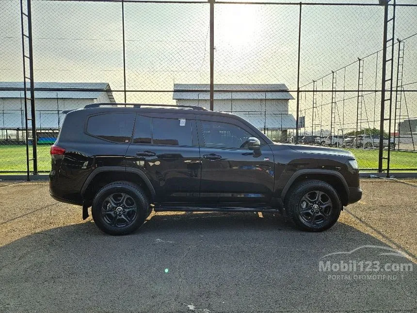 2023 Toyota Land Cruiser 300 GR-S (Premium Colour) SUV