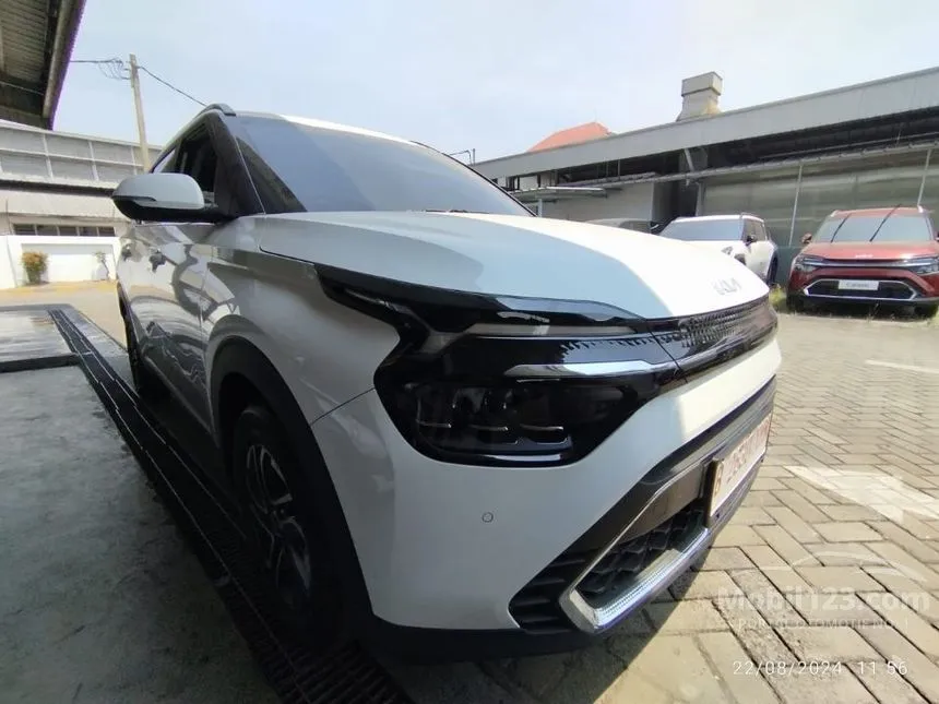 Jual Mobil KIA Carens 2024 Premiere 7 Seater 1.5 di Jawa Barat Automatic MPV Putih Rp 390.000.000