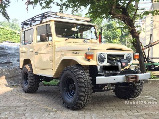  Toyota  Land  Cruiser  Mobil  Bekas Baru dijual di Indonesia 